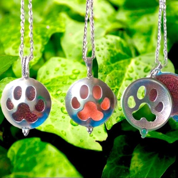 Silver Hollow Out Dog Paw Locket Pendant Essential Oil Pad Necklace - NEW - Picture 4 of 4